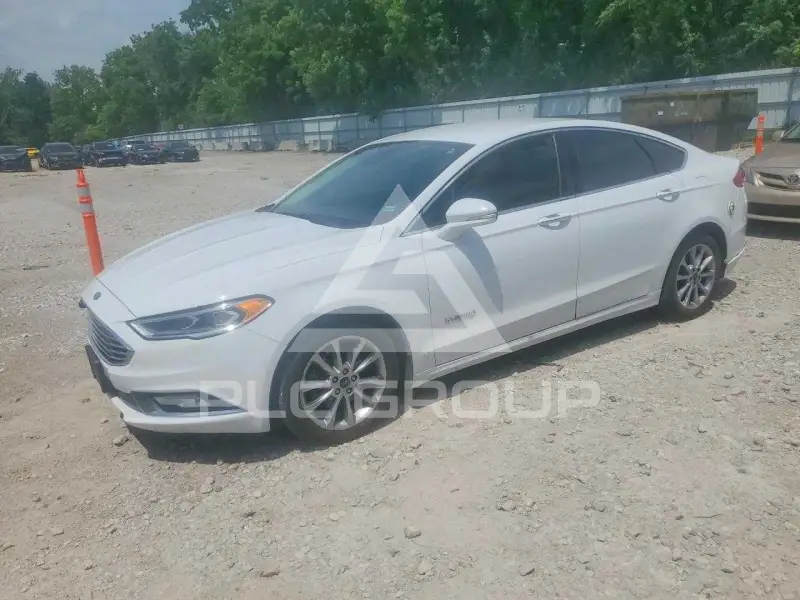 2017 Ford FUSION фото