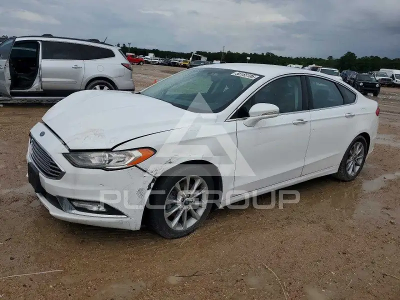 2017 Ford FUSION фото