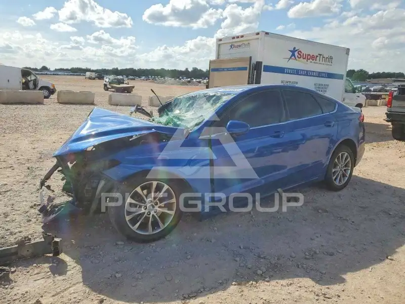 2017 Ford FUSION фото