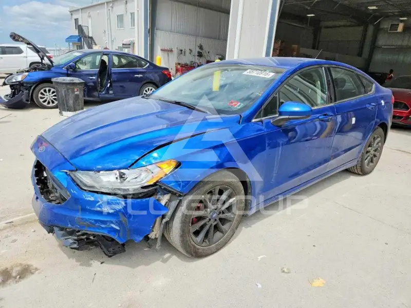 2017 Ford FUSION фото