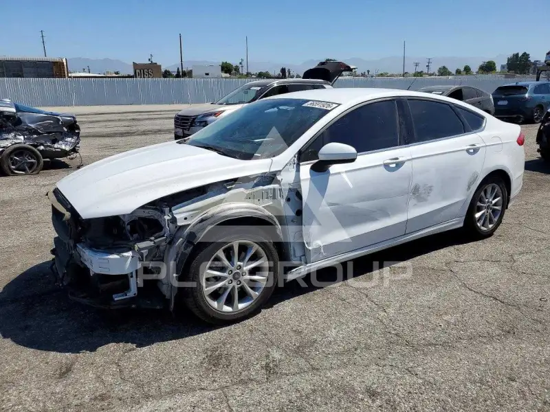 2017 Ford FUSION фото