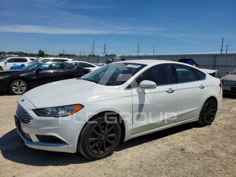 2017 Ford FUSION фото
