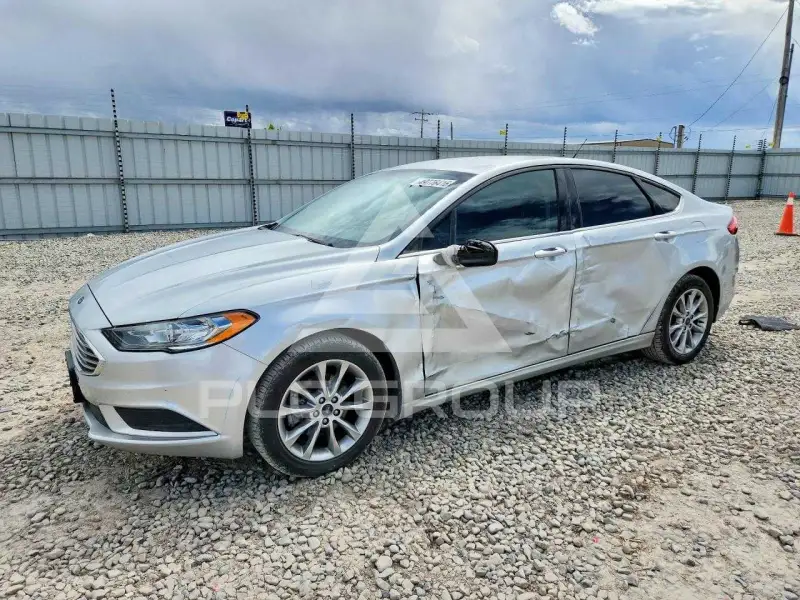 2017 Ford FUSION фото
