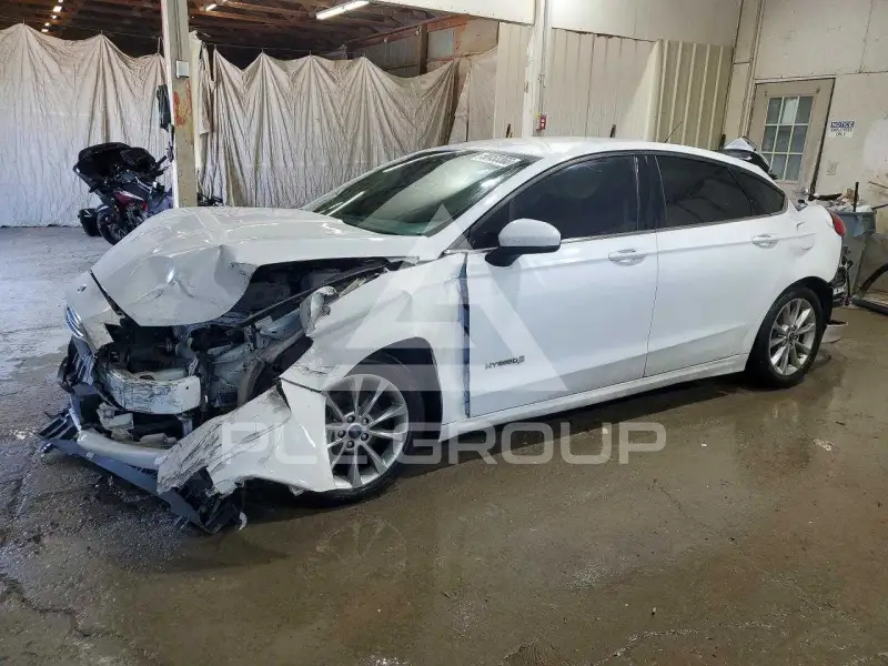 2017 Ford FUSION фото