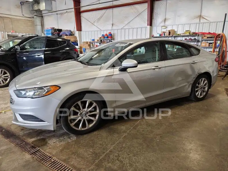 2017 Ford FUSION фото
