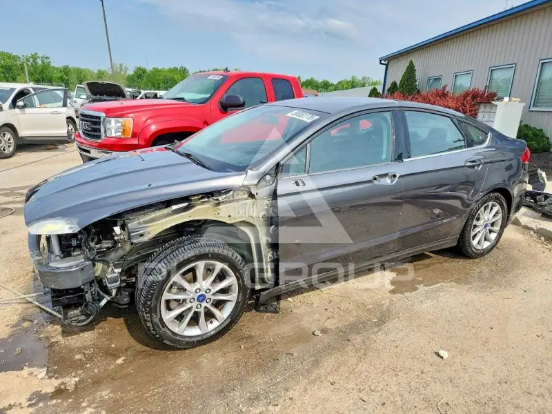 2017 Ford FUSION фото