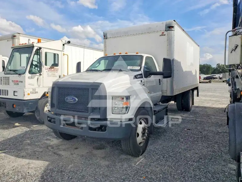 2017 Ford F-650 фото