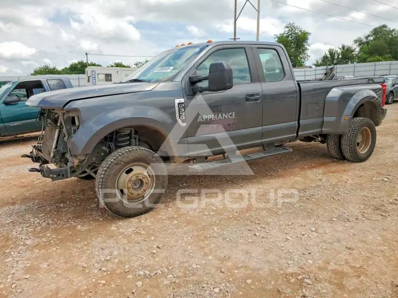 2017 Ford F-350 photo