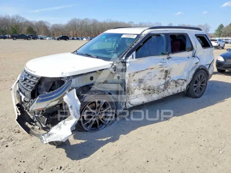 2017 Ford EXPLORER photo