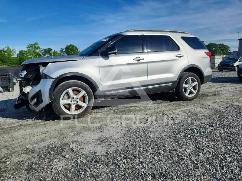 2017 Ford EXPLORER photo