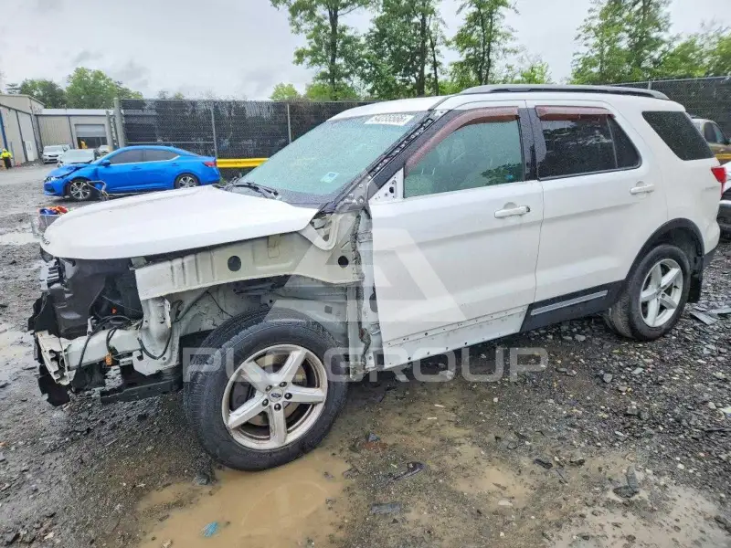 2017 Ford EXPLORER photo