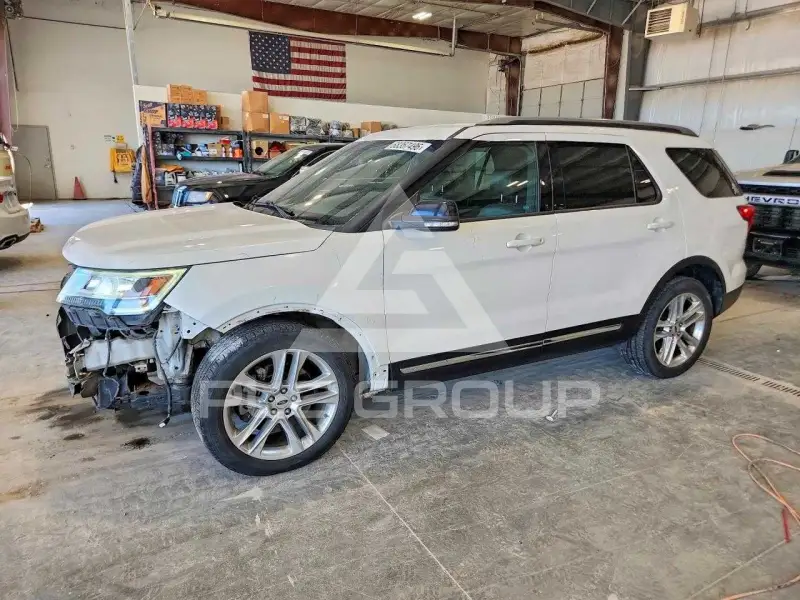 2017 Ford EXPLORER photo
