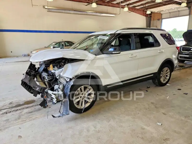 2017 Ford EXPLORER фото