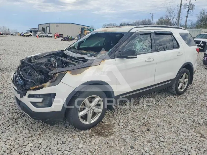 2017 Ford EXPLORER photo