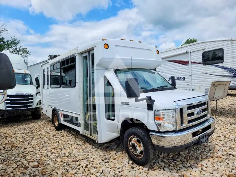 2017 Ford ECONOLINE фото