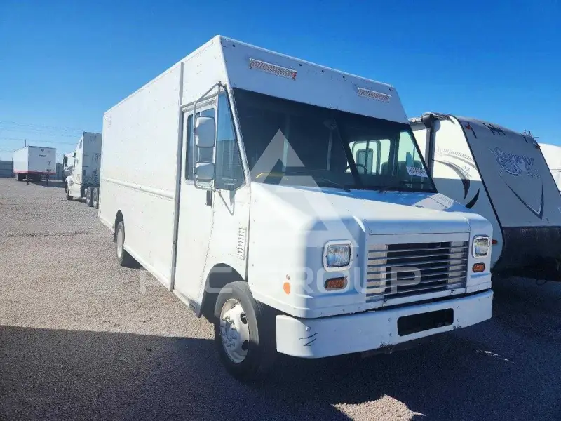 2017 Ford F-590 photo