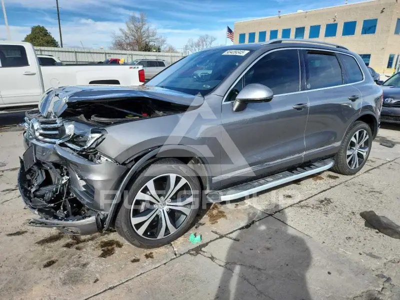 2017 Volkswagen Touareg photo