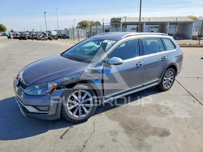 2017 Volkswagen GOLF фото