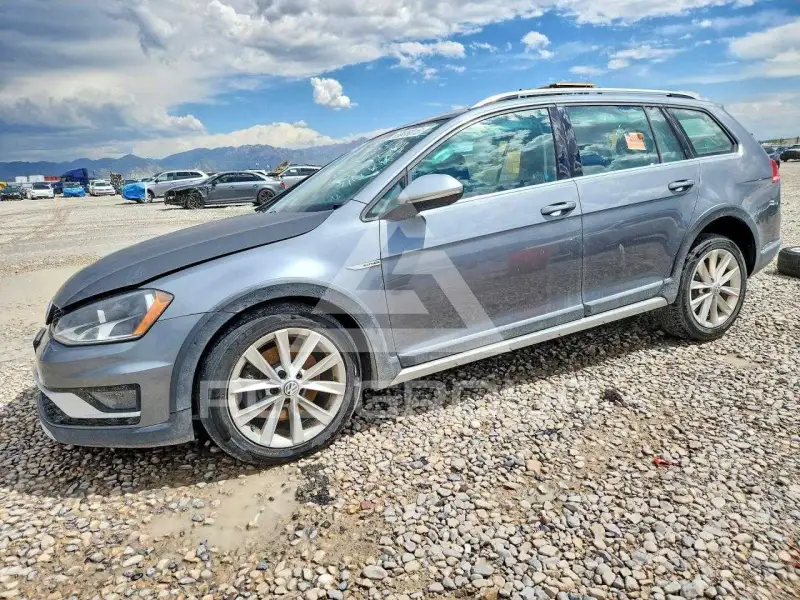 2017 Volkswagen GOLF photo