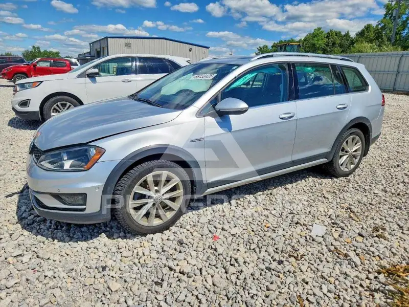 2017 Volkswagen GOLF photo