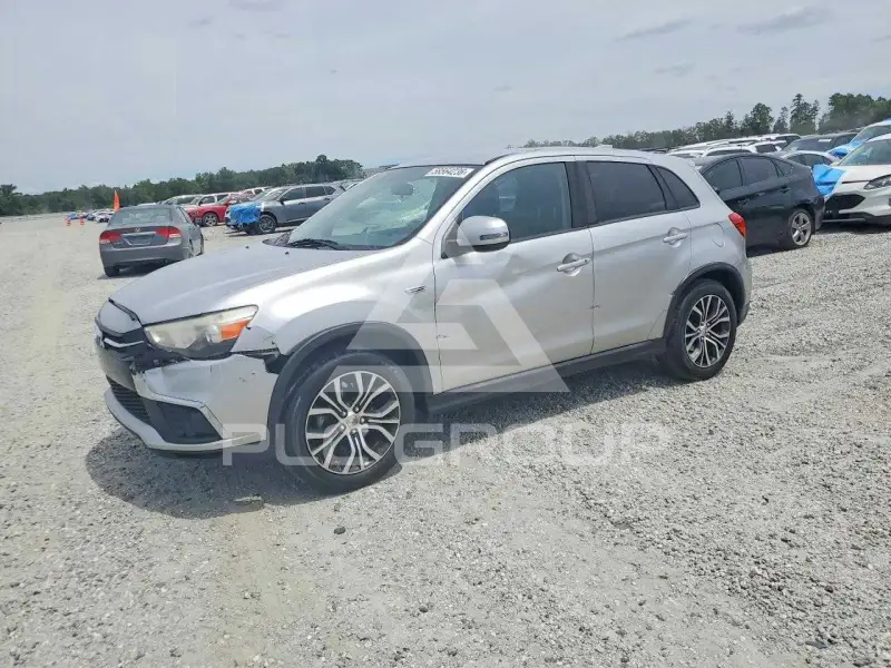 2018 Mitsubishi OUTLANDER photo
