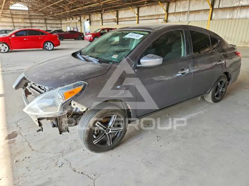 2018 Nissan VERSA фото