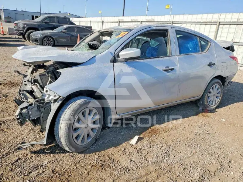 2018 Nissan VERSA photo