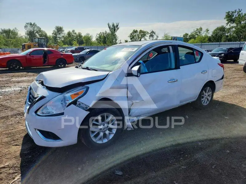 2018 Nissan VERSA фото