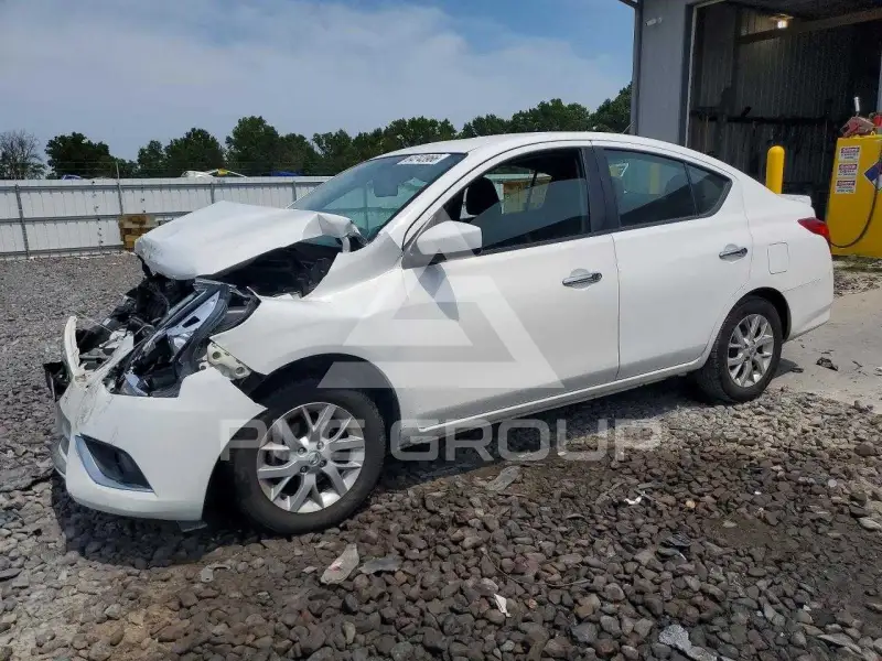 2018 Nissan VERSA фото