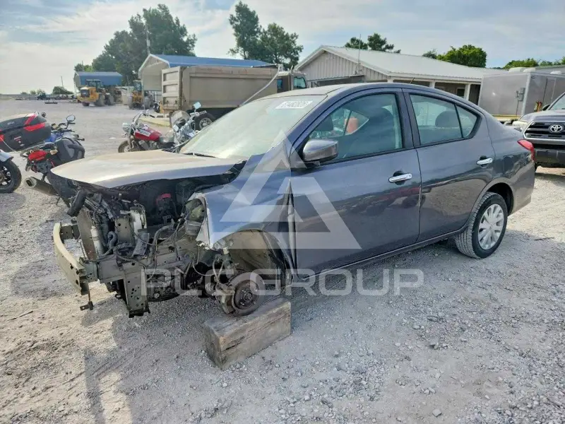 2018 Nissan VERSA фото