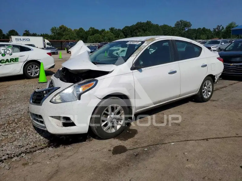 2018 Nissan VERSA photo