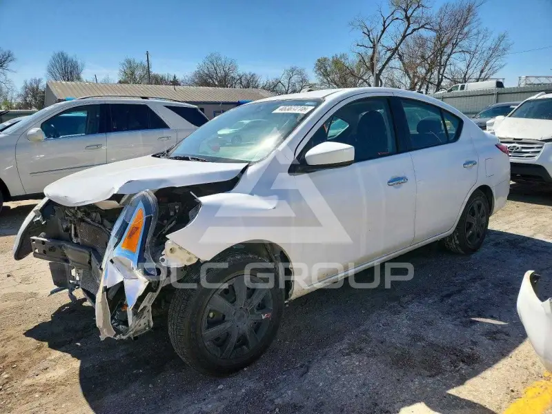 2018 Nissan VERSA фото