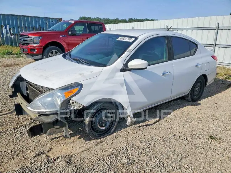 2018 Nissan VERSA фото