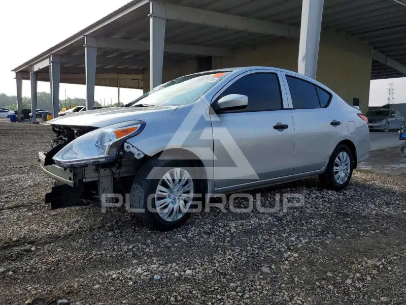 2018 Nissan VERSA photo
