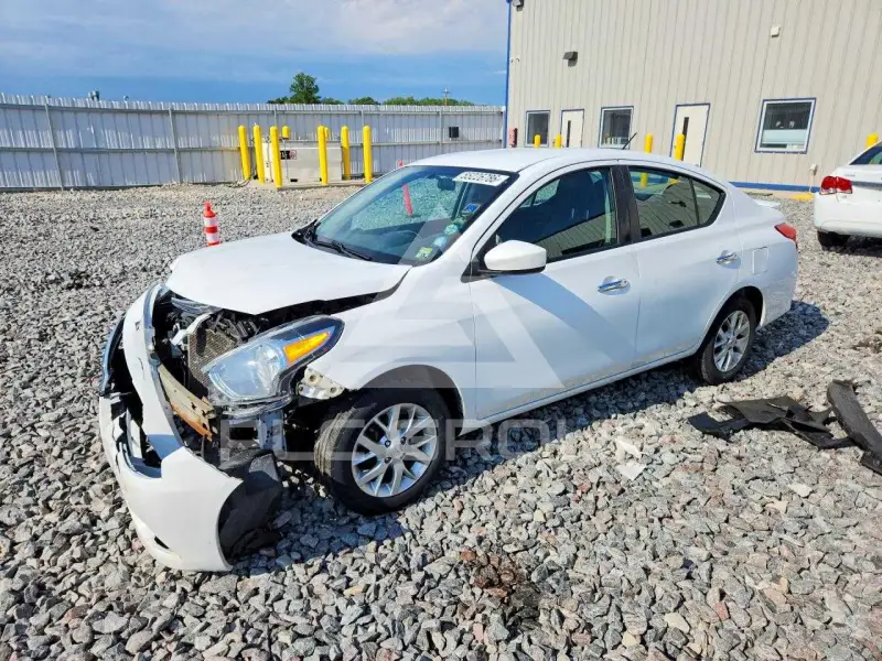2018 Nissan VERSA фото