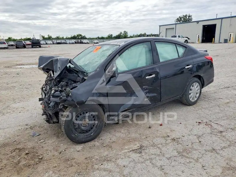 2018 Nissan VERSA фото