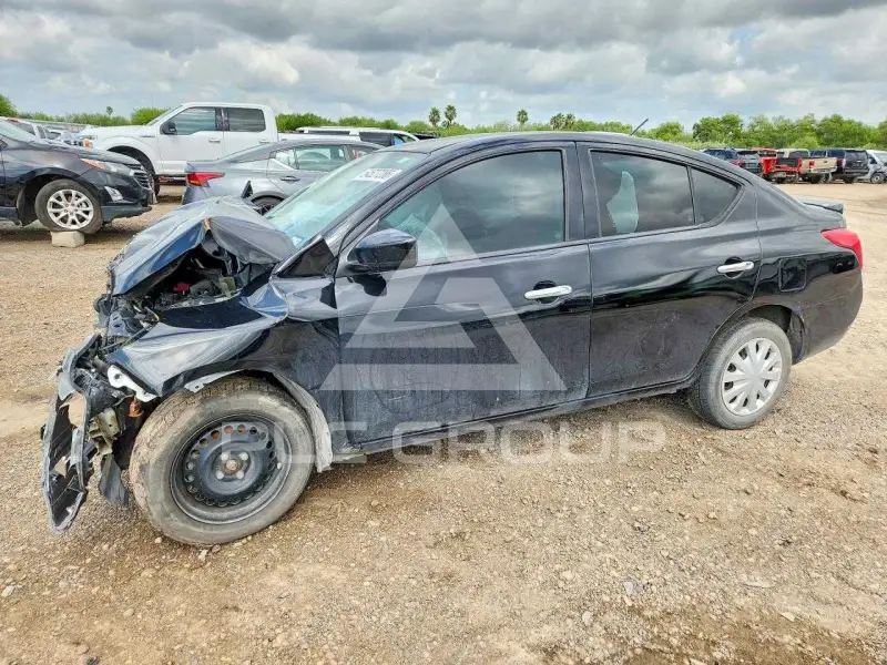 2018 Nissan VERSA photo