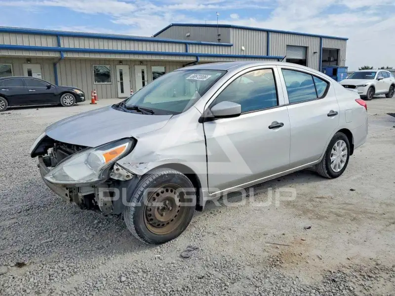 2018 Nissan VERSA фото