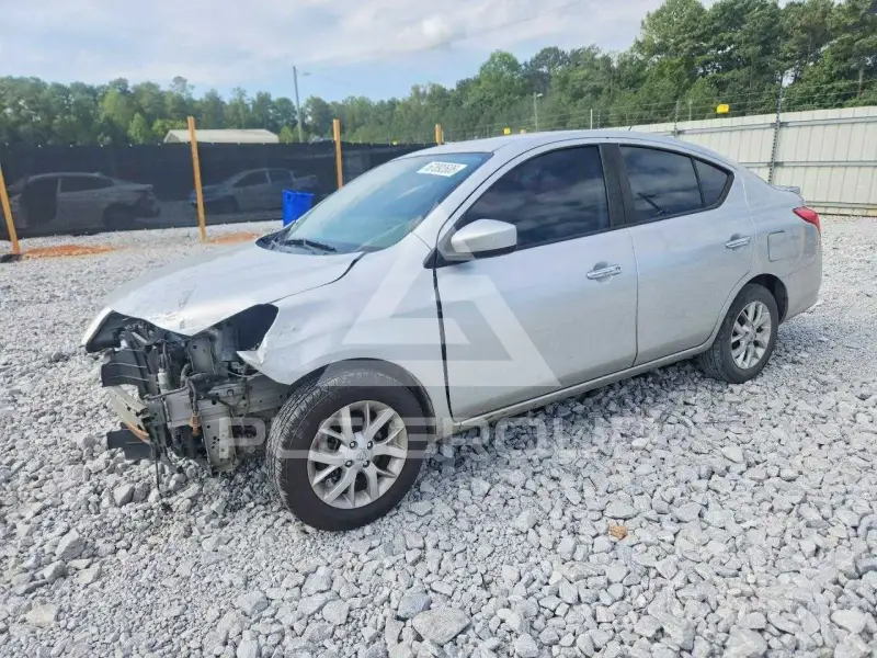 2018 Nissan VERSA photo