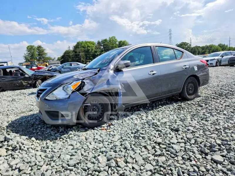 2018 Nissan VERSA фото