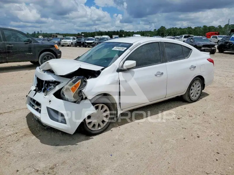 2018 Nissan VERSA photo