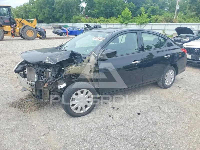 2018 Nissan VERSA фото