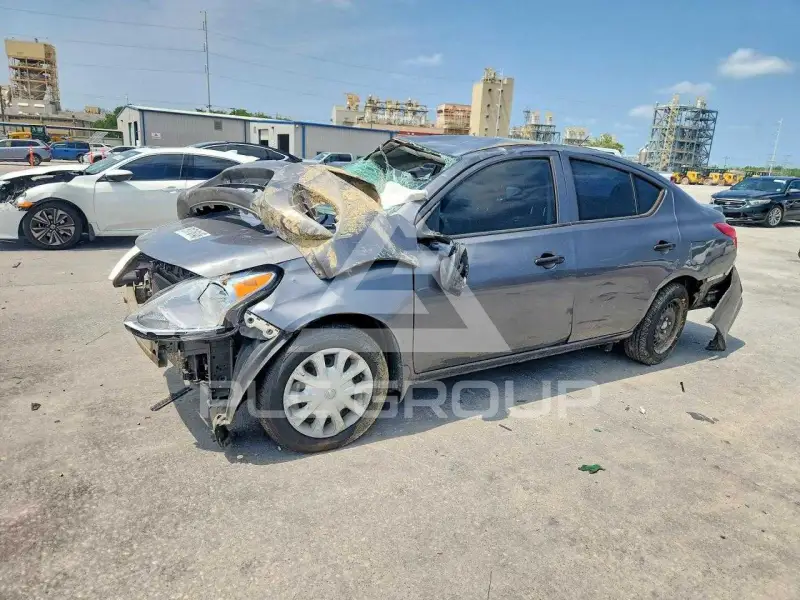 2018 Nissan VERSA photo