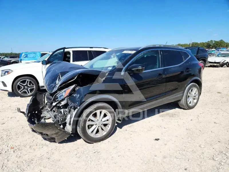 2018 Nissan ROGUE photo