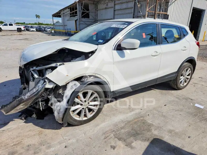 2018 Nissan ROGUE photo