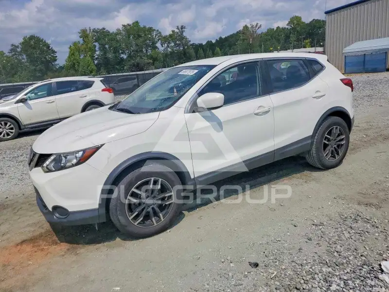 2018 Nissan ROGUE photo