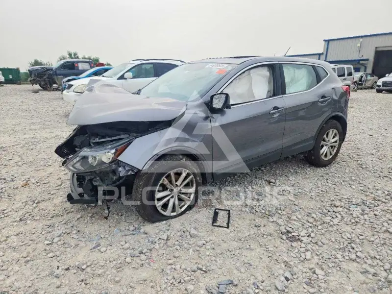 2018 Nissan ROGUE photo