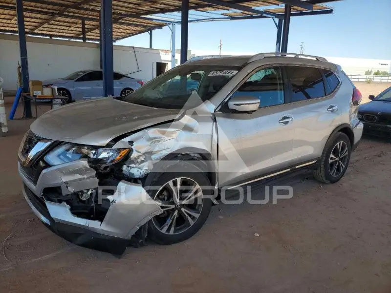 2018 Nissan ROGUE photo