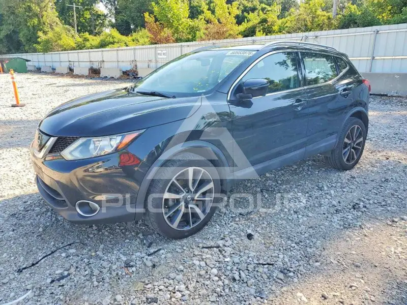 2018 Nissan ROGUE photo