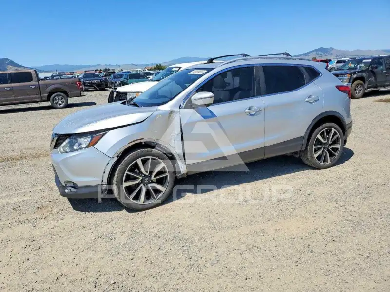 2018 Nissan ROGUE photo
